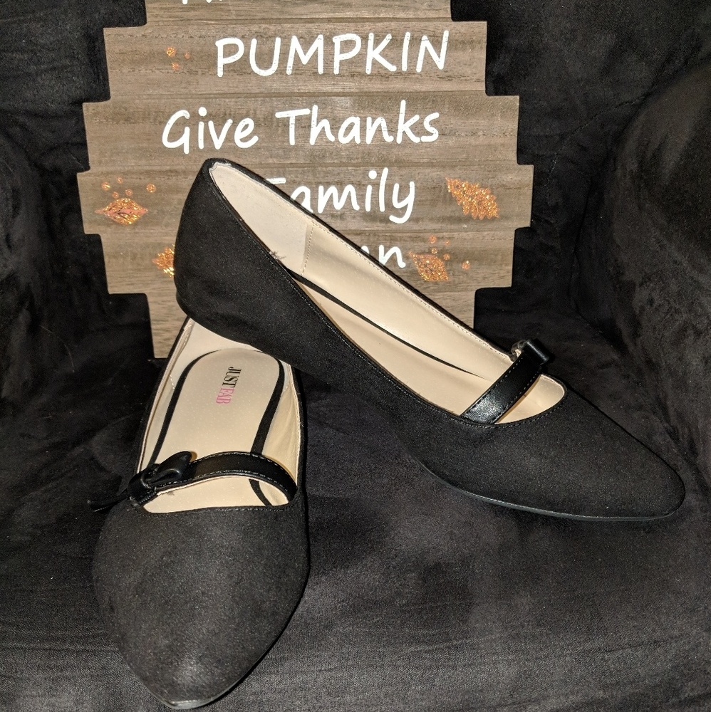 Black pointed toe flats